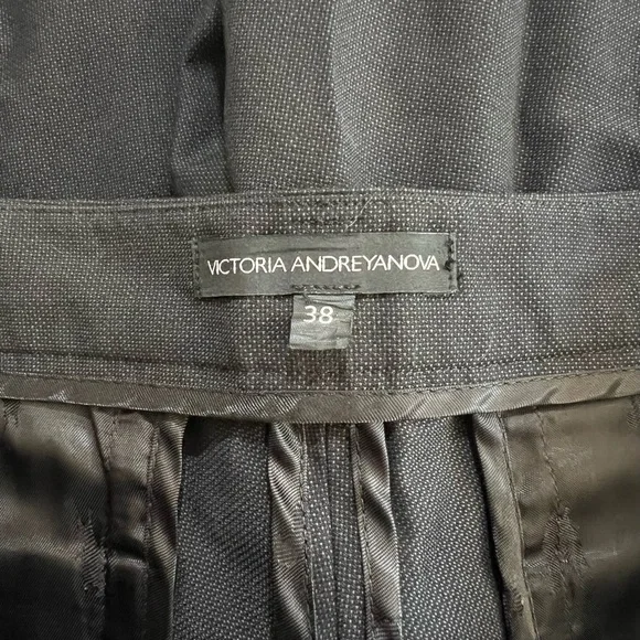 Victoria Andreyanova Black Bermuda Shorts Size 38 (2)